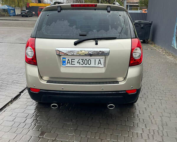 Бежевый Шевроле Каптива, объемом двигателя 2.41 л и пробегом 260 тыс. км за 7500 $, фото 3 на Automoto.ua