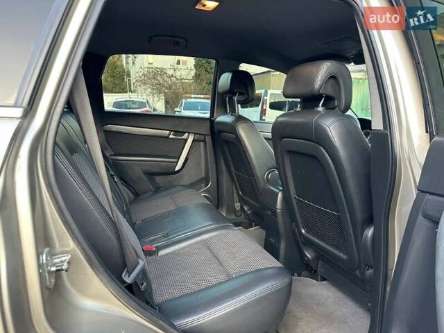 Бежевий Шевроле Каптіва, об'ємом двигуна 2.4 л та пробігом 155 тис. км за 6550 $, фото 16 на Automoto.ua