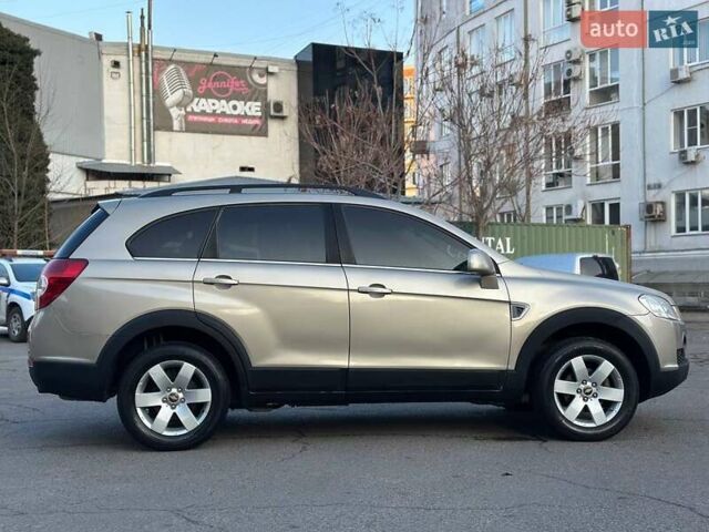 Бежевий Шевроле Каптіва, об'ємом двигуна 2.4 л та пробігом 155 тис. км за 6550 $, фото 4 на Automoto.ua