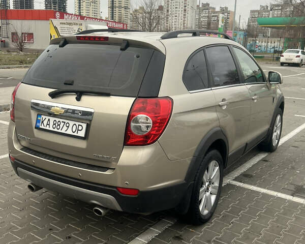 Бежевий Шевроле Каптіва, об'ємом двигуна 3.2 л та пробігом 197 тис. км за 7200 $, фото 2 на Automoto.ua