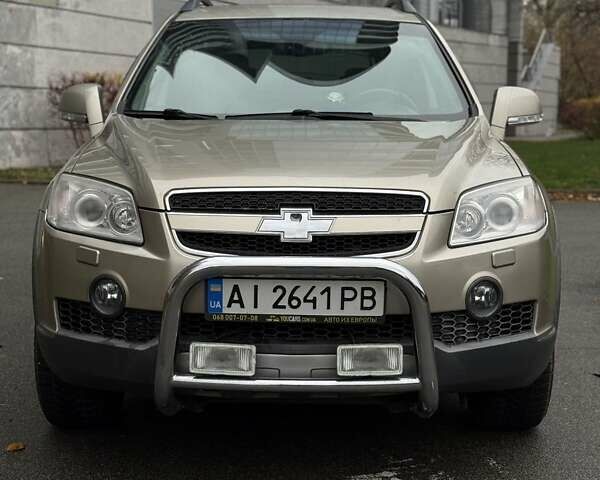 Бежевый Шевроле Каптива, объемом двигателя 2.4 л и пробегом 150 тыс. км за 8700 $, фото 1 на Automoto.ua