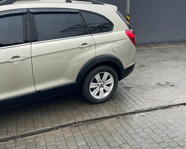 Бежевый Шевроле Каптива, объемом двигателя 2.41 л и пробегом 260 тыс. км за 7500 $, фото 2 на Automoto.ua