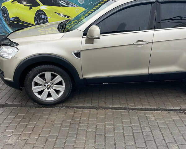 Бежевый Шевроле Каптива, объемом двигателя 2.41 л и пробегом 260 тыс. км за 7500 $, фото 1 на Automoto.ua