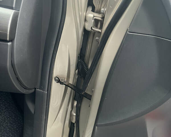 Бежевий Шевроле Каптіва, об'ємом двигуна 3.2 л та пробігом 197 тис. км за 7200 $, фото 11 на Automoto.ua