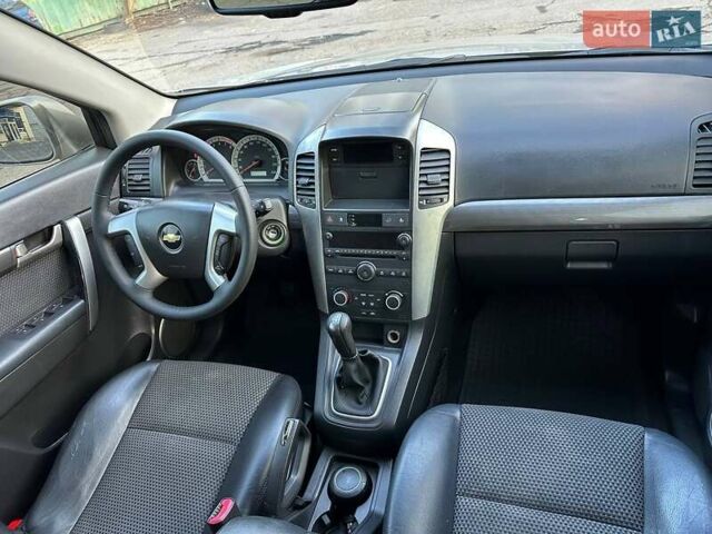 Бежевий Шевроле Каптіва, об'ємом двигуна 2.4 л та пробігом 155 тис. км за 6550 $, фото 13 на Automoto.ua