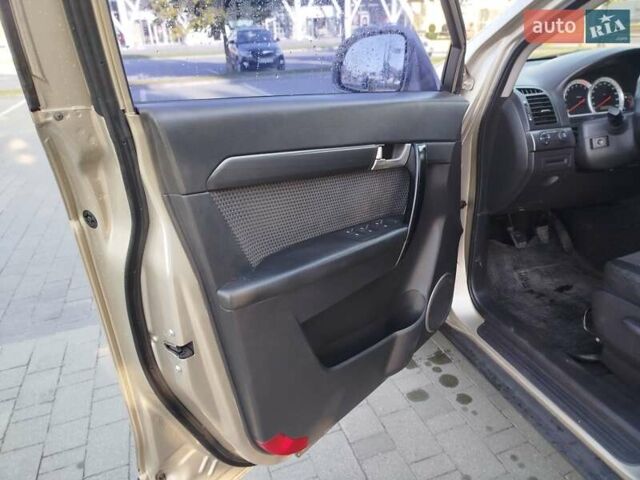 Бежевый Шевроле Каптива, объемом двигателя 2.4 л и пробегом 204 тыс. км за 6900 $, фото 8 на Automoto.ua
