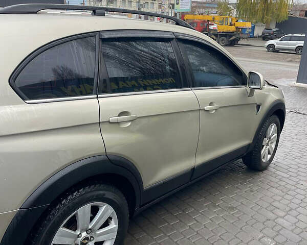 Бежевый Шевроле Каптива, объемом двигателя 2.41 л и пробегом 260 тыс. км за 7500 $, фото 4 на Automoto.ua