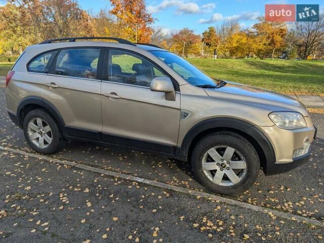 Бежевый Шевроле Каптива, объемом двигателя 2.41 л и пробегом 290 тыс. км за 4800 $, фото 5 на Automoto.ua