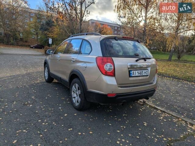 Бежевый Шевроле Каптива, объемом двигателя 2.41 л и пробегом 290 тыс. км за 4800 $, фото 4 на Automoto.ua
