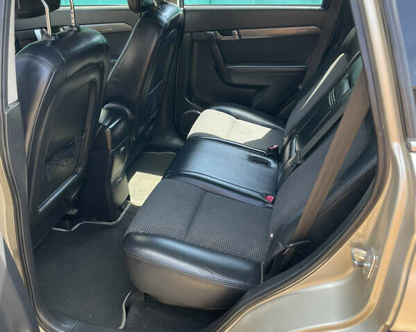 Бежевый Шевроле Каптива, объемом двигателя 2.41 л и пробегом 249 тыс. км за 8300 $, фото 8 на Automoto.ua