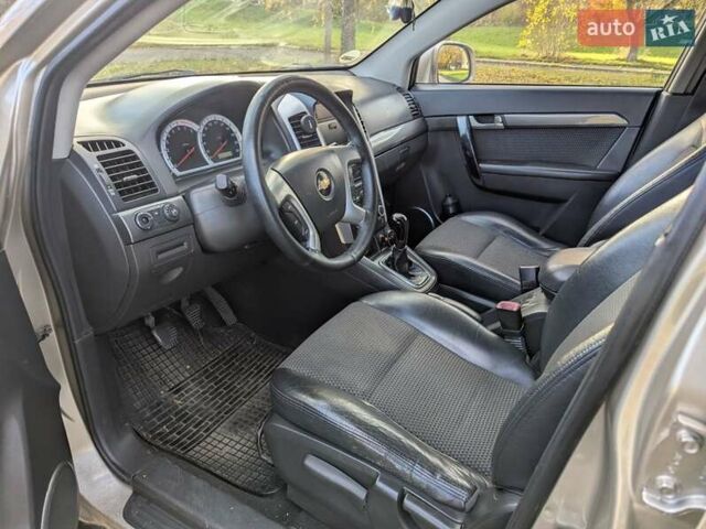 Бежевый Шевроле Каптива, объемом двигателя 2.41 л и пробегом 290 тыс. км за 4800 $, фото 2 на Automoto.ua