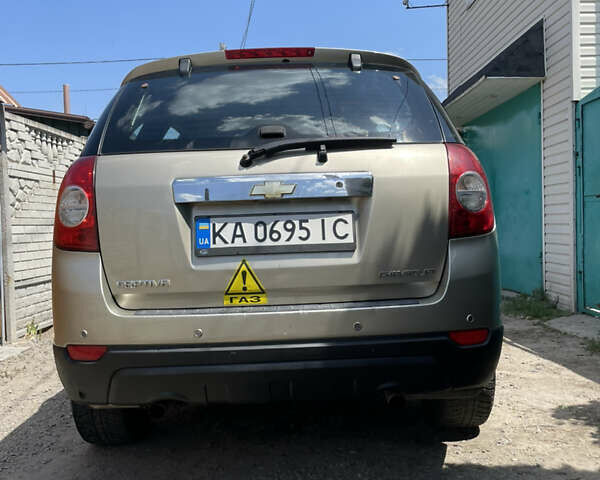 Бежевый Шевроле Каптива, объемом двигателя 2.41 л и пробегом 249 тыс. км за 8300 $, фото 6 на Automoto.ua