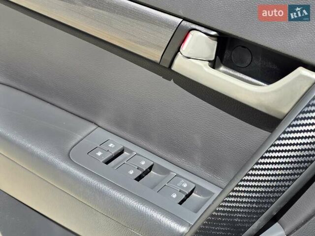 Шевроле Каптіва 2010 у Хмельницькому на Automoto.ua Бежевий Шевроле Каптіва, об'ємом двигуна 2.4 л та пробігом 166 тис. км за 9499 $, фото 58 на Automoto.ua
