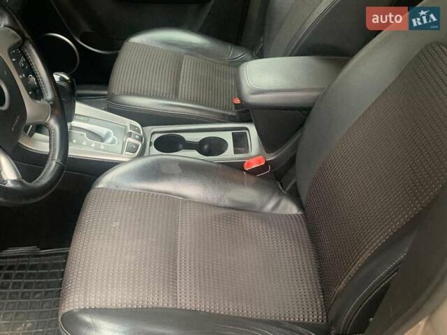 Бежевий Шевроле Каптіва, об'ємом двигуна 2.38 л та пробігом 184 тис. км за 10000 $, фото 12 на Automoto.ua