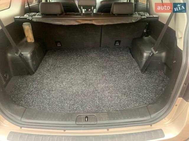 Бежевий Шевроле Каптіва, об'ємом двигуна 2.38 л та пробігом 184 тис. км за 10000 $, фото 4 на Automoto.ua