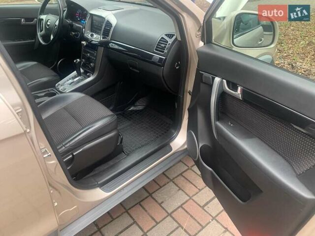 Бежевий Шевроле Каптіва, об'ємом двигуна 2.38 л та пробігом 184 тис. км за 10000 $, фото 17 на Automoto.ua