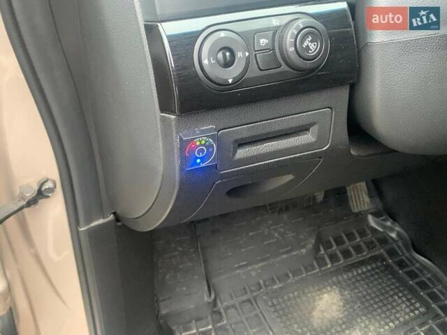 Бежевий Шевроле Каптіва, об'ємом двигуна 2.38 л та пробігом 184 тис. км за 10000 $, фото 10 на Automoto.ua