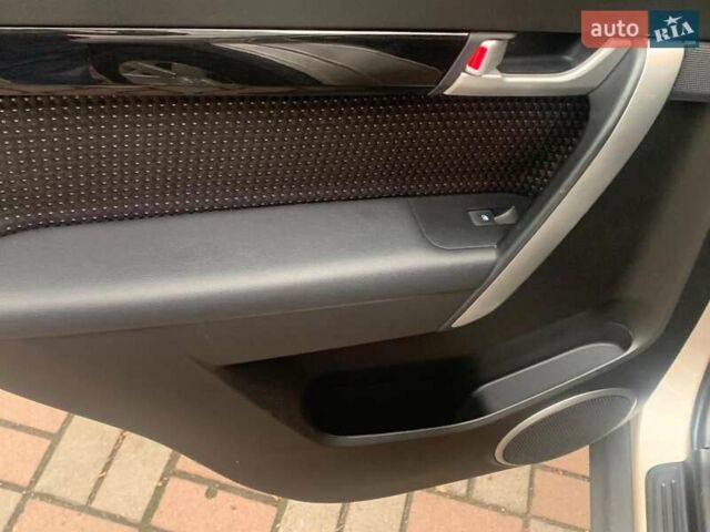 Бежевий Шевроле Каптіва, об'ємом двигуна 2.38 л та пробігом 184 тис. км за 10000 $, фото 9 на Automoto.ua