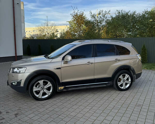 Бежевый Шевроле Каптива, объемом двигателя 3 л и пробегом 178 тыс. км за 12900 $, фото 4 на Automoto.ua