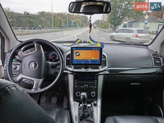Бежевий Шевроле Каптіва, об'ємом двигуна 2.2 л та пробігом 250 тис. км за 11500 $, фото 5 на Automoto.ua