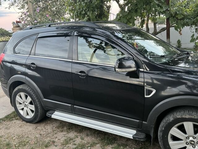 Черный Шевроле Каптива, объемом двигателя 2 л и пробегом 240 тыс. км за 7600 $, фото 10 на Automoto.ua