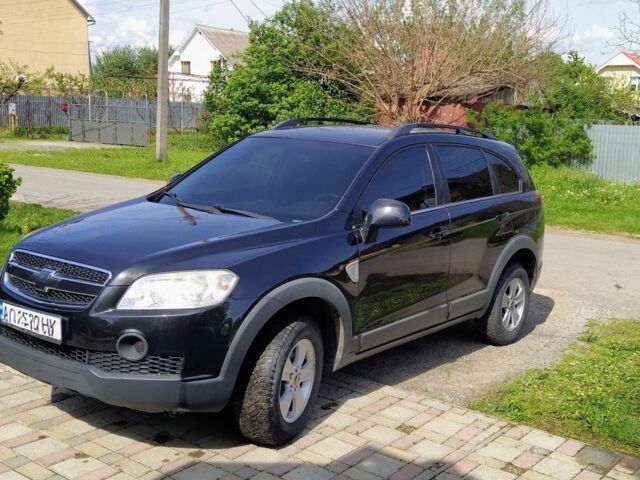 Черный Шевроле Каптива, объемом двигателя 2.4 л и пробегом 220 тыс. км за 6700 $, фото 2 на Automoto.ua