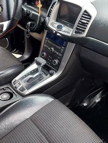 Чорний Шевроле Каптіва, об'ємом двигуна 2.4 л та пробігом 330 тис. км за 10033 $, фото 2 на Automoto.ua