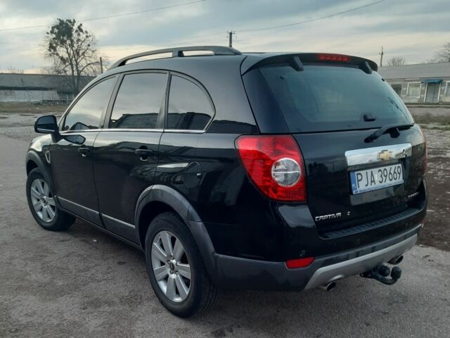 Черный Шевроле Каптива, объемом двигателя 2 л и пробегом 250 тыс. км за 4450 $, фото 2 на Automoto.ua