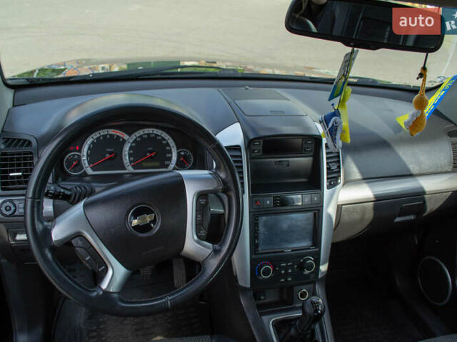 Черный Шевроле Каптива, объемом двигателя 2.41 л и пробегом 240 тыс. км за 7200 $, фото 2 на Automoto.ua
