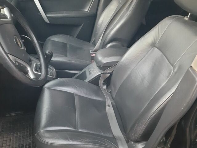 Черный Шевроле Каптива, объемом двигателя 2 л и пробегом 250 тыс. км за 4450 $, фото 5 на Automoto.ua