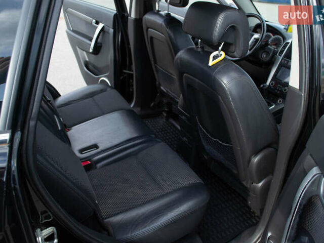 Черный Шевроле Каптива, объемом двигателя 2.41 л и пробегом 240 тыс. км за 7200 $, фото 7 на Automoto.ua