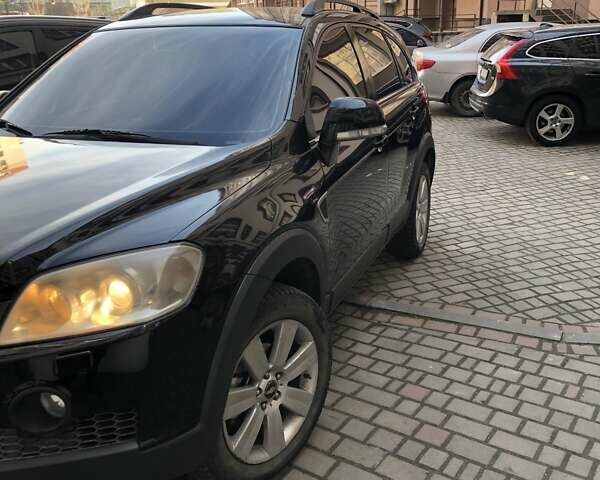 Черный Шевроле Каптива, объемом двигателя 2 л и пробегом 230 тыс. км за 7800 $, фото 1 на Automoto.ua