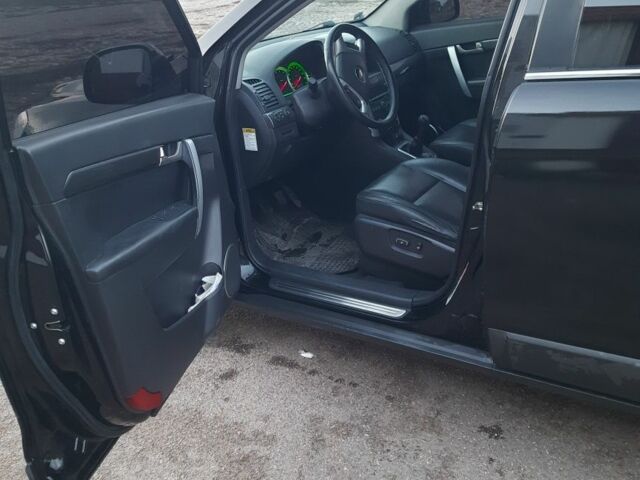 Черный Шевроле Каптива, объемом двигателя 2 л и пробегом 250 тыс. км за 4450 $, фото 1 на Automoto.ua