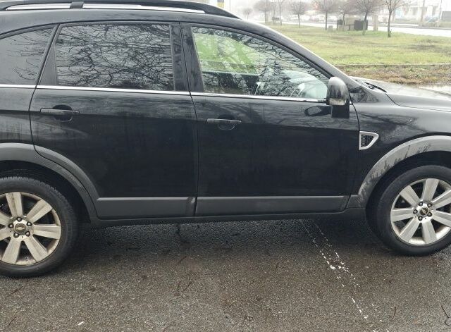 Черный Шевроле Каптива, объемом двигателя 2 л и пробегом 300 тыс. км за 4450 $, фото 3 на Automoto.ua