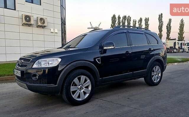 Черный Шевроле Каптива, объемом двигателя 3.2 л и пробегом 260 тыс. км за 7800 $, фото 1 на Automoto.ua