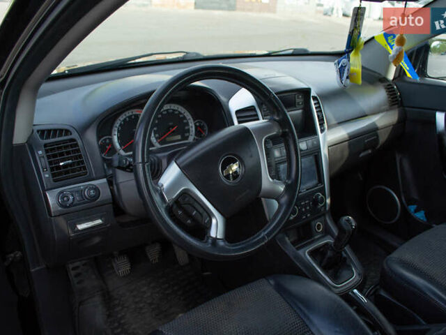 Черный Шевроле Каптива, объемом двигателя 2.41 л и пробегом 240 тыс. км за 7200 $, фото 1 на Automoto.ua