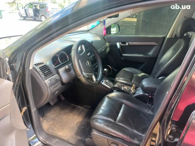 Черный Шевроле Каптива, объемом двигателя 2.4 л и пробегом 180 тыс. км за 8000 $, фото 4 на Automoto.ua