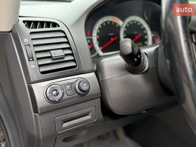 Черный Шевроле Каптива, объемом двигателя 2.41 л и пробегом 184 тыс. км за 8900 $, фото 12 на Automoto.ua