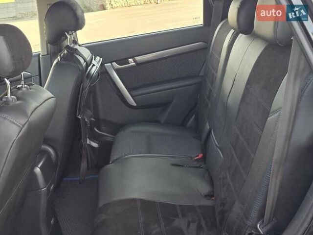 Чорний Шевроле Каптіва, об'ємом двигуна 2.4 л та пробігом 150 тис. км за 7999 $, фото 4 на Automoto.ua