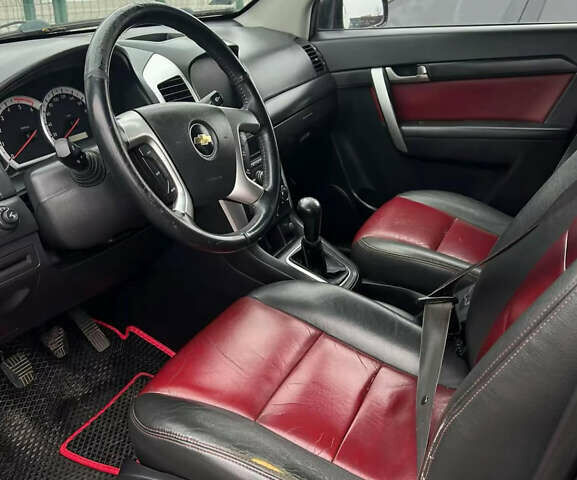 Черный Шевроле Каптива, объемом двигателя 1.99 л и пробегом 242 тыс. км за 7000 $, фото 3 на Automoto.ua