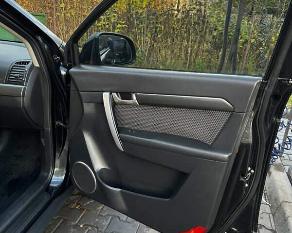 Черный Шевроле Каптива, объемом двигателя 2.4 л и пробегом 205 тыс. км за 8000 $, фото 26 на Automoto.ua