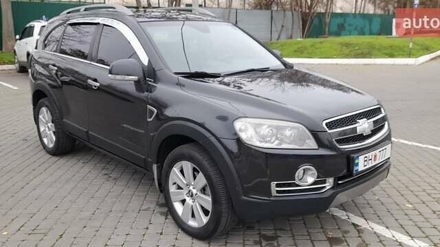 Черный Шевроле Каптива, объемом двигателя 2 л и пробегом 79 тыс. км за 7999 $, фото 6 на Automoto.ua