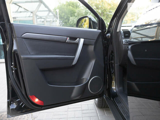 Черный Шевроле Каптива, объемом двигателя 2 л и пробегом 216 тыс. км за 8500 $, фото 32 на Automoto.ua