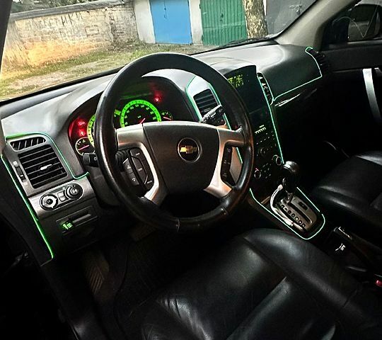 Чорний Шевроле Каптіва, об'ємом двигуна 2.4 л та пробігом 100 тис. км за 9500 $, фото 5 на Automoto.ua