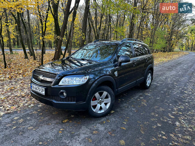 Черный Шевроле Каптива, объемом двигателя 2.4 л и пробегом 205 тыс. км за 8000 $, фото 3 на Automoto.ua