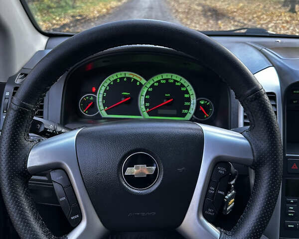 Черный Шевроле Каптива, объемом двигателя 2.4 л и пробегом 205 тыс. км за 8000 $, фото 5 на Automoto.ua