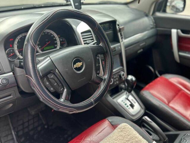 Черный Шевроле Каптива, объемом двигателя 2 л и пробегом 177 тыс. км за 9500 $, фото 7 на Automoto.ua