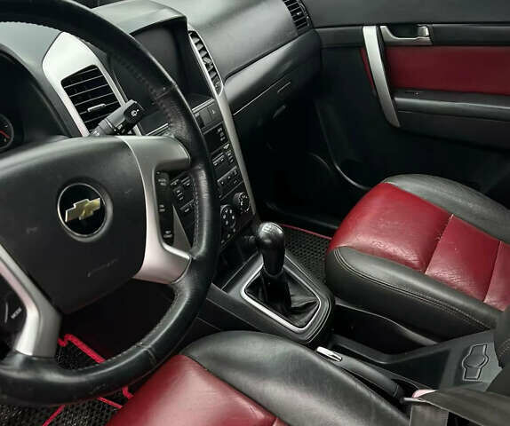 Черный Шевроле Каптива, объемом двигателя 1.99 л и пробегом 242 тыс. км за 7000 $, фото 4 на Automoto.ua