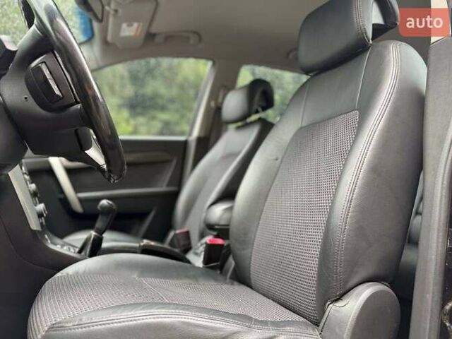 Черный Шевроле Каптива, объемом двигателя 2.41 л и пробегом 184 тыс. км за 8900 $, фото 10 на Automoto.ua