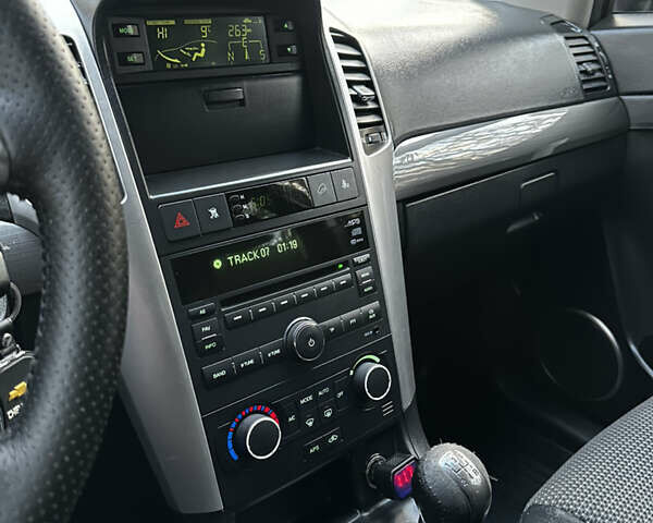 Черный Шевроле Каптива, объемом двигателя 2.4 л и пробегом 205 тыс. км за 8000 $, фото 1 на Automoto.ua